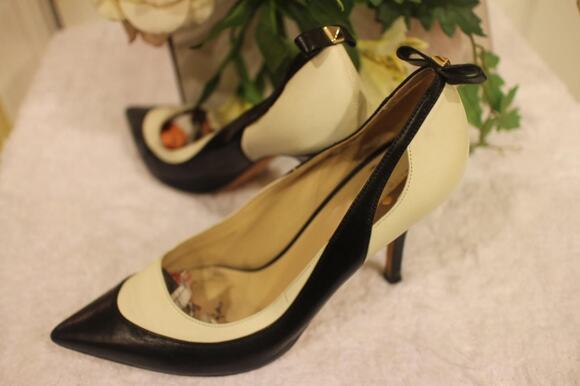 kate spade Shoes - KATE SPADE NEW YORK black white pump size 8.5B (TAC3000